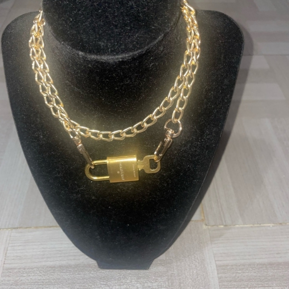 #347 AUTHENTIC LOUIS VUITTON LOCK & KEY